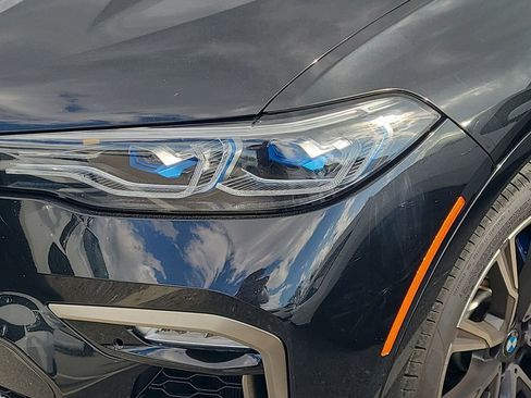 Used 2021 BMW X7 M50i w/ Dynamic Handling Package image 10