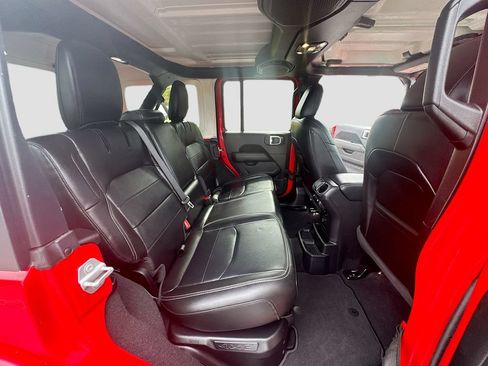 Used 2023 Jeep Wrangler Unlimited Sahara AWD/4WD image 30