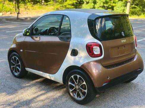 Used 2016 smart fortwo passion RWD image 6