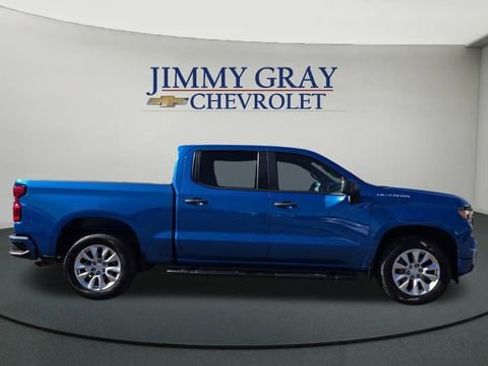 Used 2022 Chevrolet Silverado 1500 Custom image 2