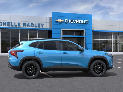 New 2026 Chevrolet Trax LT w/ Driver Confidence Package FWD image 5