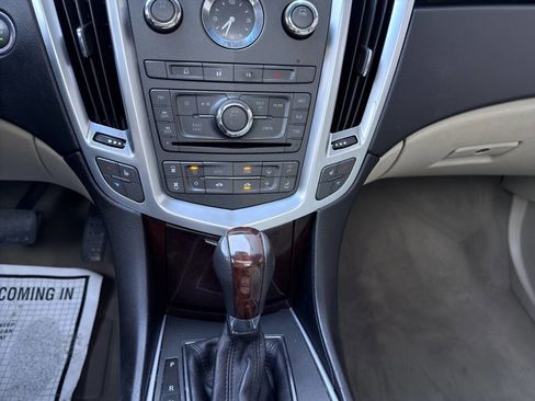 Used 2010 Cadillac SRX Luxury image 17
