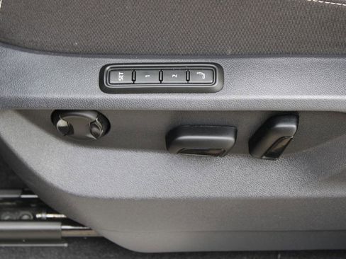 Certified 2025 Volkswagen Atlas SEL Premium R-Line image 11