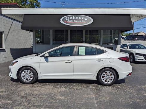 Used 2020 Hyundai Elantra SE w/ Cargo Package (C1) FWD image 2
