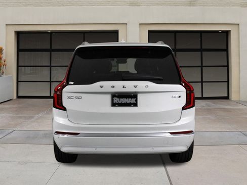 New 2026 Volvo XC90 B5 Plus w/ Protection Package image 4
