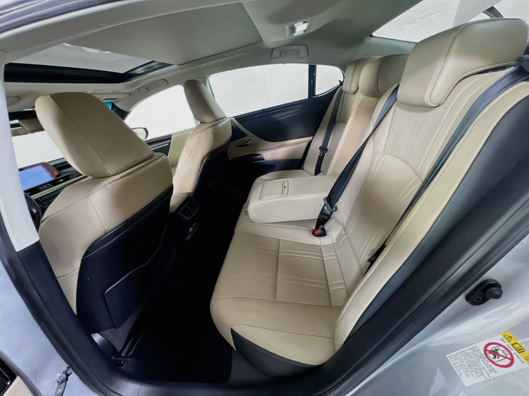 Used 2019 Lexus ES 350 Ultra Luxury w/ Accessory Package 2 FWD image 25