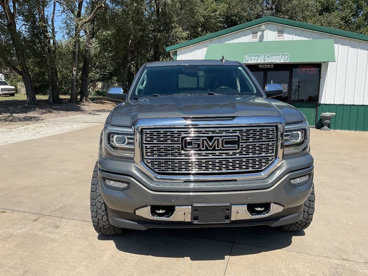 Used 2017 GMC Sierra 1500 Denali w/ Denali Ultimate Package AWD/4WD image 4