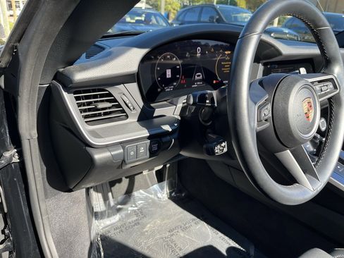 Used 2025 Porsche 911 Carrera w/ Premium Package image 27