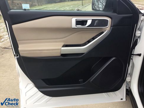 Used 2021 Ford Explorer XLT image 27