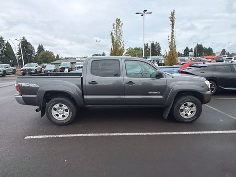 Used 2015 Toyota Tacoma PreRunner w/ TRD Off-Road Package RWD image 3