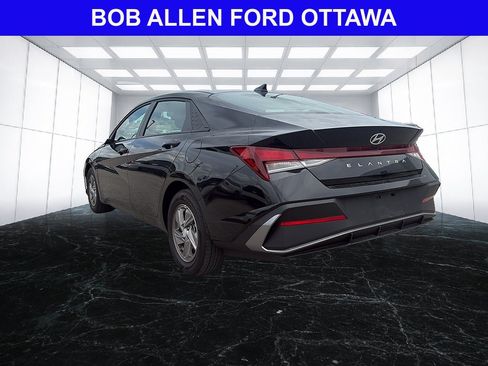 Used 2025 Hyundai Elantra SE FWD image 5