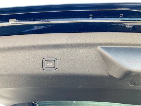 New 2025 Chevrolet Suburban Premier AWD/4WD image 21