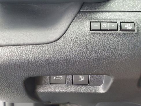 Used 2023 Toyota Crown Limited image 32