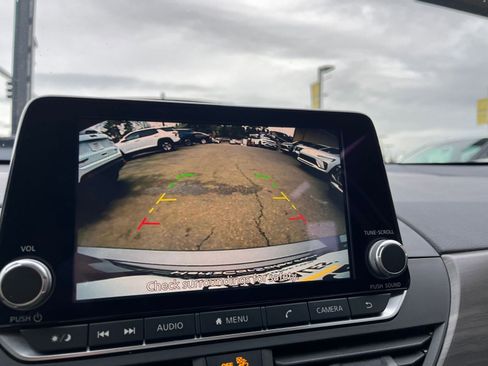 Used 2025 Nissan Altima 2.5 SV FWD image 24