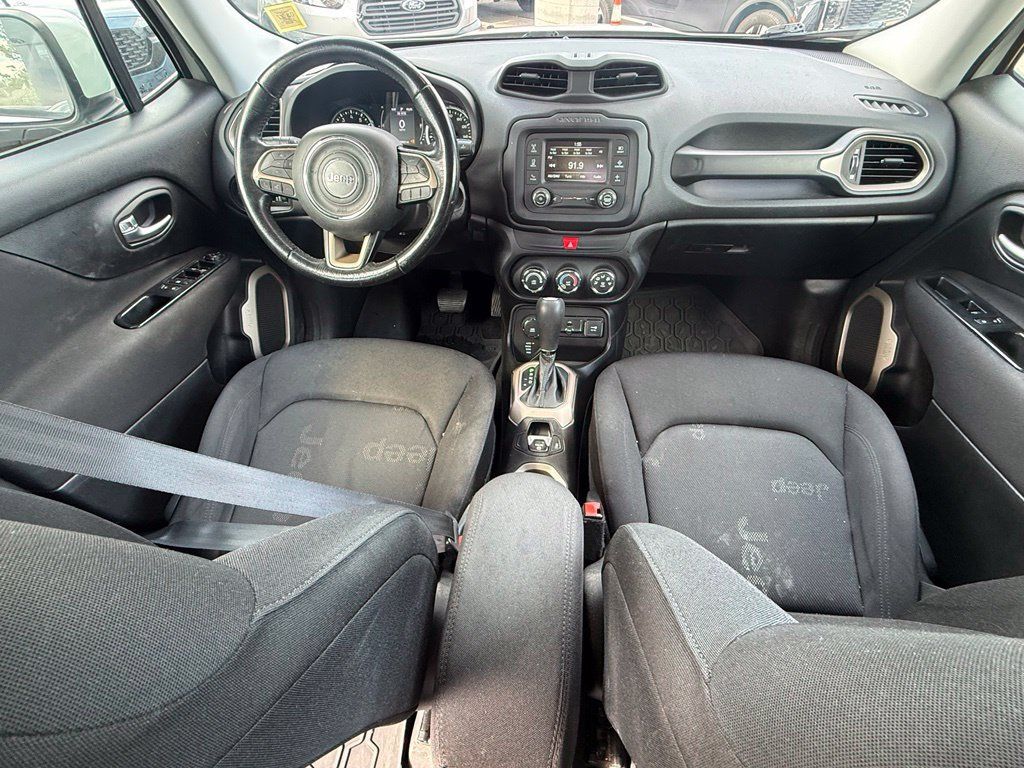 Used 2017 Jeep Renegade Latitude AWD/4WD image 19