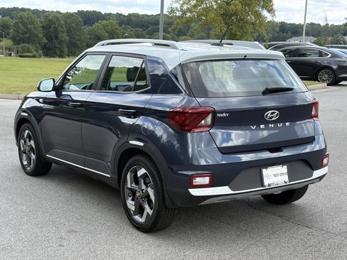 Used 2025 Hyundai Venue Limited FWD image 20