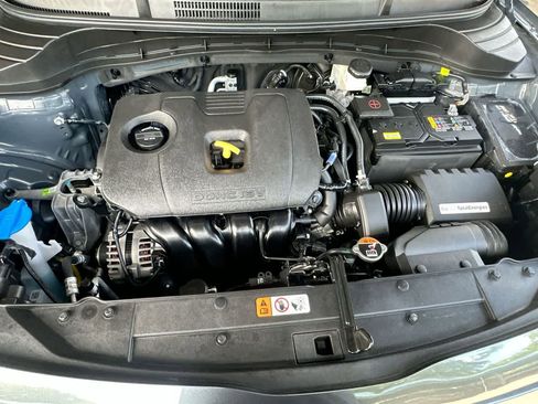 Used 2025 Kia Soul LX w/ LX Technology Package FWD image 12