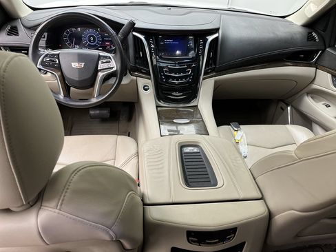 Used 2018 Cadillac Escalade ESV Premium Luxury AWD/4WD image 4