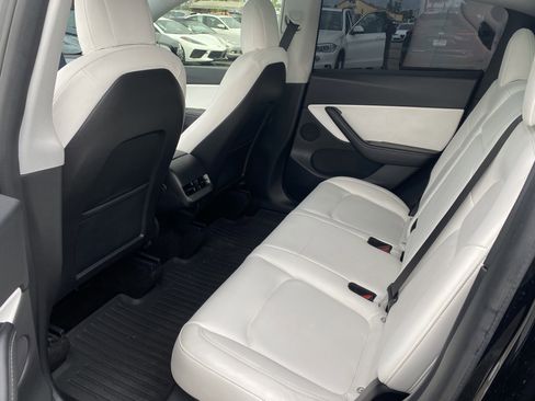 Used 2021 Tesla Model Y Long Range image 15