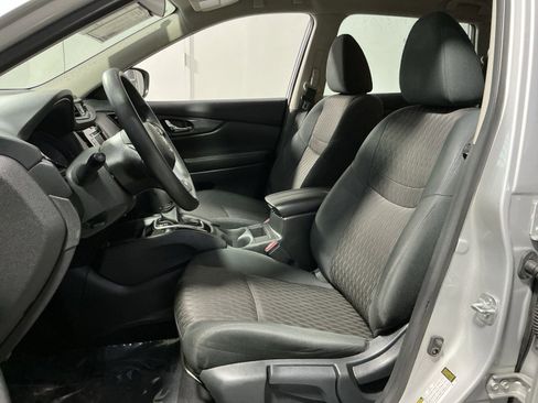 Used 2018 Nissan Rogue S image 21