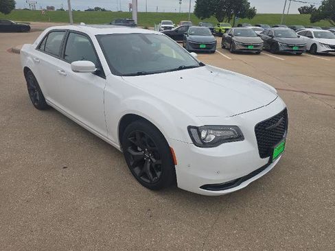 Used 2022 Chrysler 300 S w/ Comfort Group RWD image 7