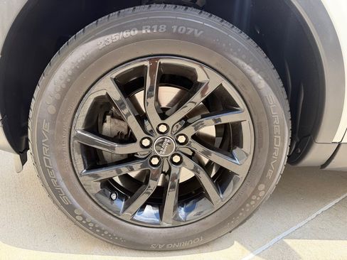 Used 2018 Land Rover Discovery Sport HSE AWD/4WD image 9