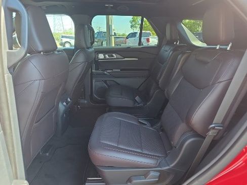 Certified 2025 Ford Explorer Platinum RWD image 4