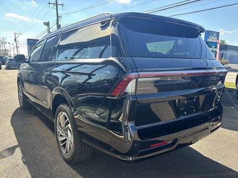 New 2025 Lincoln Navigator L Reserve image 3