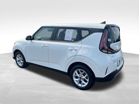 Used 2025 Kia Soul LX FWD image 3