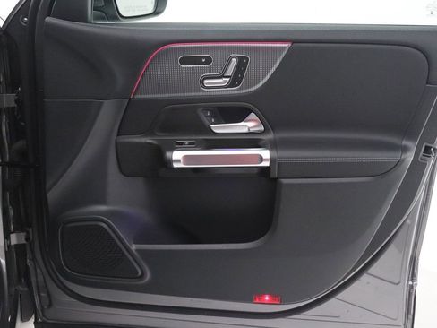 Certified 2022 Mercedes-Benz GLB 250 image 24