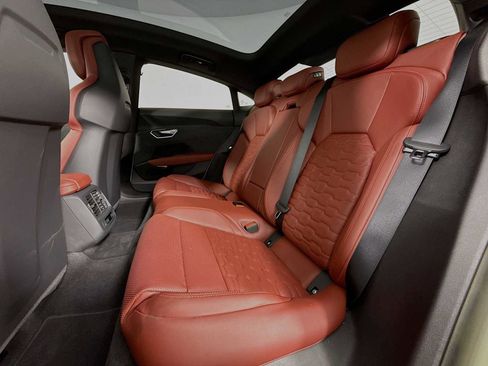 Used 2023 Audi e-tron GT Prestige image 23