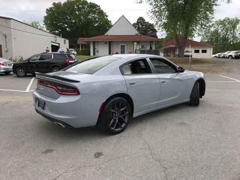 Used 2022 Dodge Charger SXT w/ Blacktop Package image 5