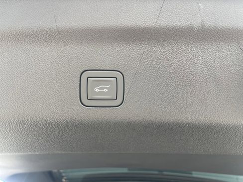 New 2025 Chevrolet Suburban Premier image 15