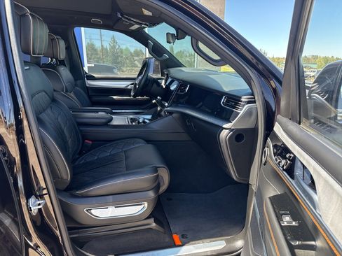 Used 2023 Jeep Grand Wagoneer Series III w/ Rear-Seat Entertainment Group image 10