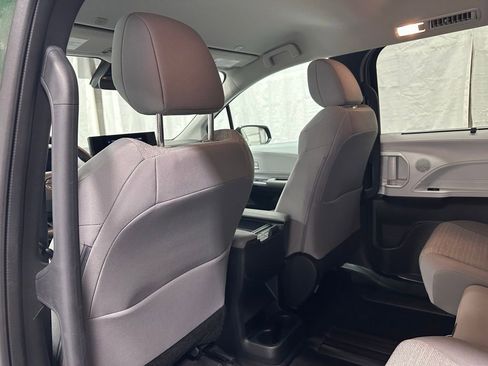 Used 2025 Toyota Sienna LE image 49