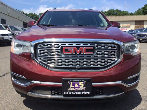 Used 2017 GMC Acadia Denali w/ Technology Package AWD/4WD image 4