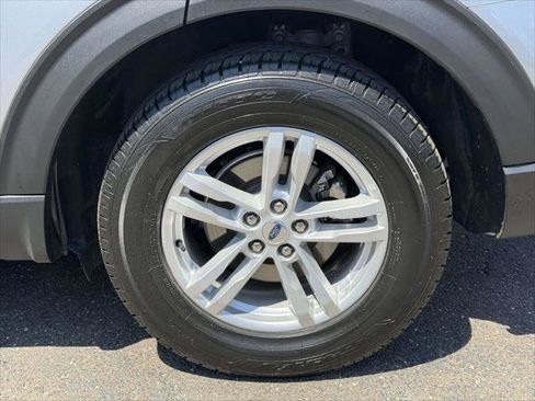 Used 2022 Ford Explorer XLT w/ Equipment Group 202A AWD/4WD image 7