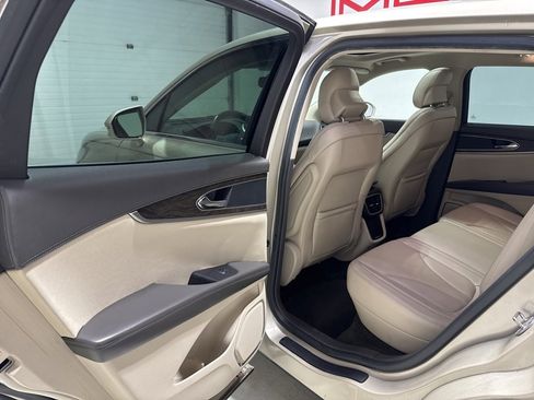 Used 2017 Lincoln MKX Reserve image 24