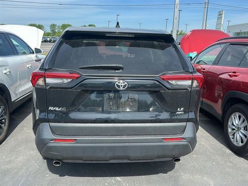 Used 2024 Toyota RAV4 LE AWD/4WD image 3