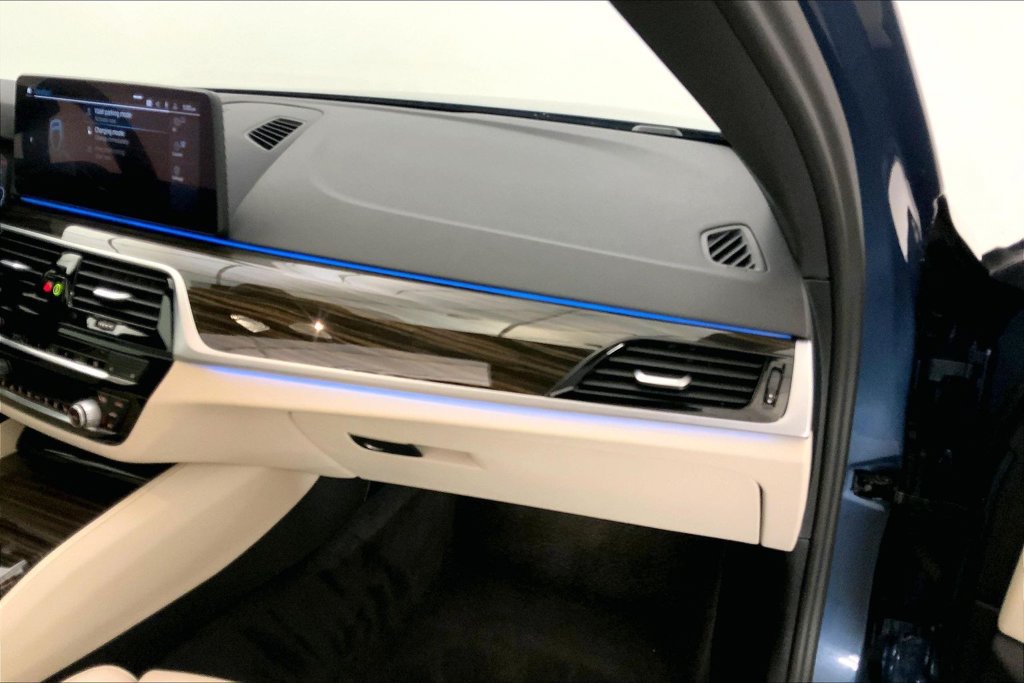 Certified 2023 BMW 530e xDrive w/ Premium Package AWD/4WD image 23
