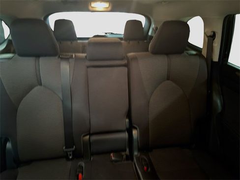 Used 2022 Toyota Highlander L image 26