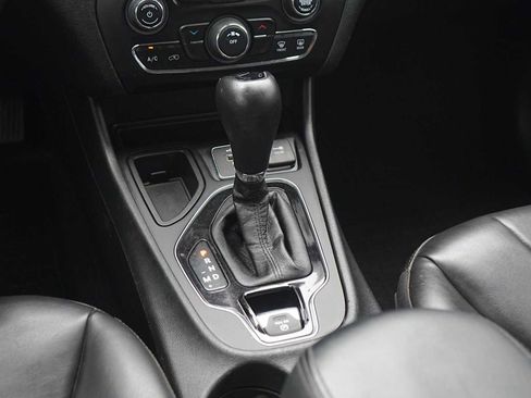 Used 2021 Jeep Cherokee Latitude Plus FWD image 21