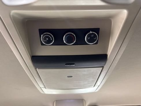 Used 2014 Chrysler Town & Country Touring FWD image 21