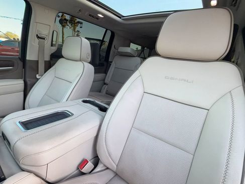 Used 2021 GMC Yukon XL Denali w/ Denali Ultimate Package image 30