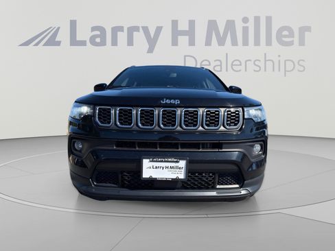 Used 2024 Jeep Compass Latitude AWD/4WD image 8