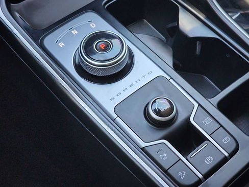 Used 2022 Kia Sorento S FWD image 21