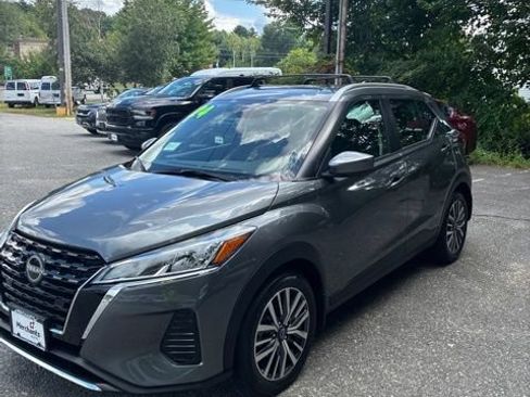 Used 2024 Nissan Kicks SV w/ Interior Electronics Package FWD image 3