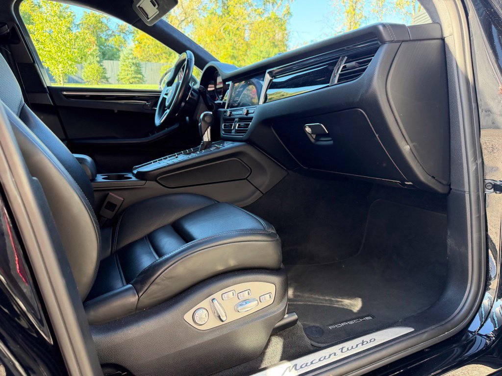 Certified 2021 Porsche Macan Turbo AWD/4WD image 21