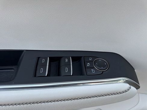Used 2025 GMC Acadia Denali FWD image 9