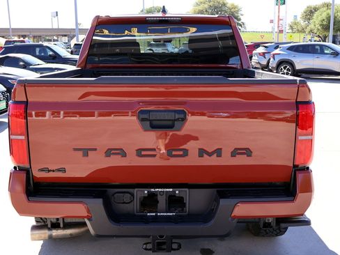 Used 2025 Toyota Tacoma TRD Sport image 8